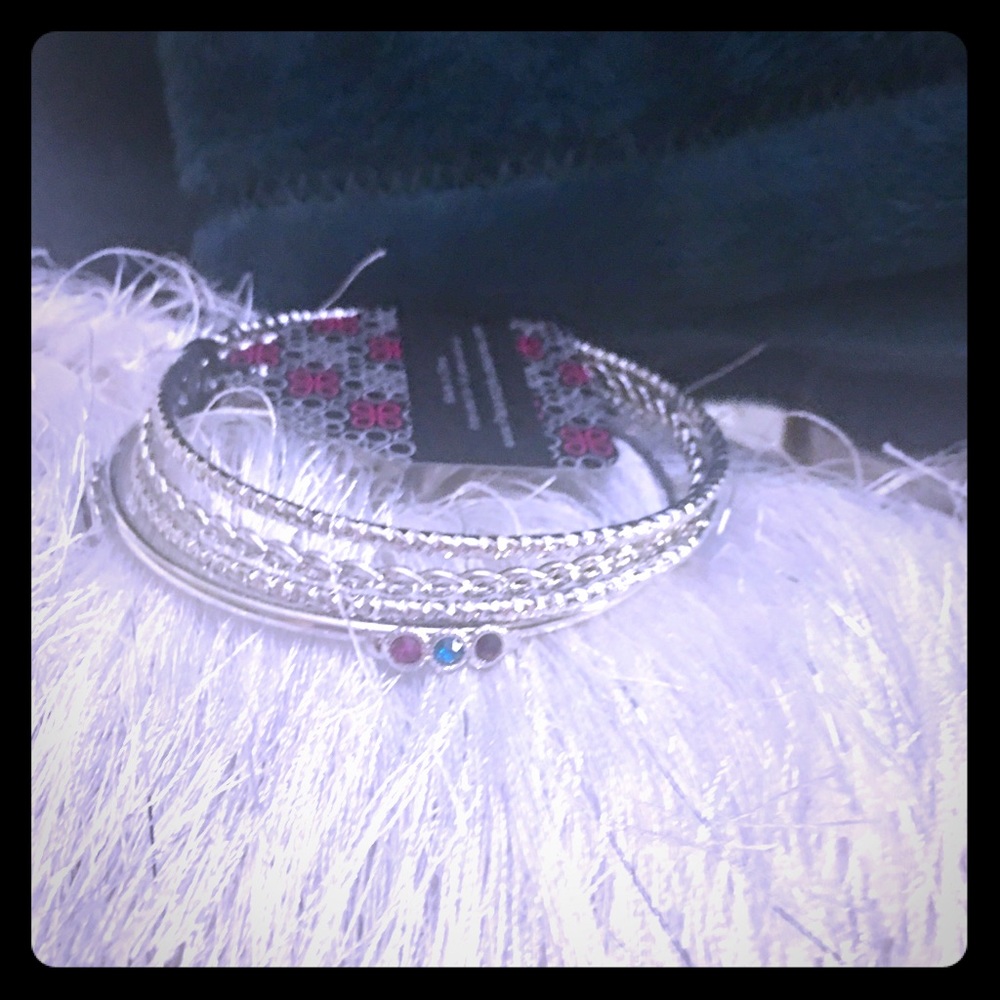 NEW LISTING - Bundle of paparazzi jewelry